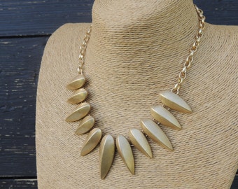 Vintage Loft matte gold tone short chain pendant necklace.