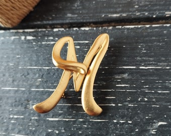 Vintage Anne Klein AK matte gold tone M letter initial monogram brooch