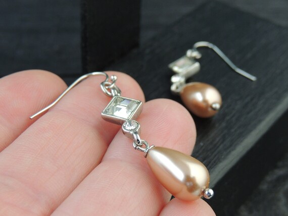 Beige pearl earrings sale