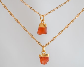 Raw Carnelian Necklace, Gemstone Necklace, Carnelian Necklace, Carnelian Pendant, Crystal Necklace, Carnelian Charm, Chakra Necklace Gold