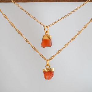 Raw Carnelian Necklace, Gemstone Necklace, Carnelian Necklace, Carnelian Pendant, Crystal Necklace, Carnelian Charm, Chakra Necklace Gold