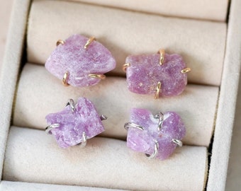Pendientes de rubí en bruto, pendientes de piedras preciosas, joyas con la piedra natal de julio, pendientes rosas, pendientes de plata, pendientes de oro, joyas de cristal