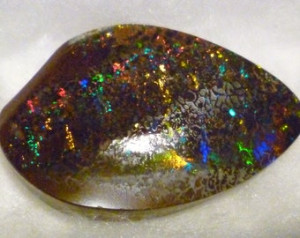 Precious opal investment. Opal - very good fire, strong! - over 30ct, ALL COLOURS -value retention- Yowah: Australia. High carat count! - Unique. Gem.