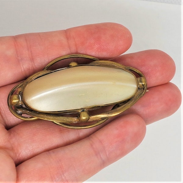 Superb antique Victorian mother of pearl brooch