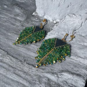 Ensemble Bijoux Pierres Vertes Chatoyantes - Collier Et Boucles D'oreilles - Neuf Avec étiquettes