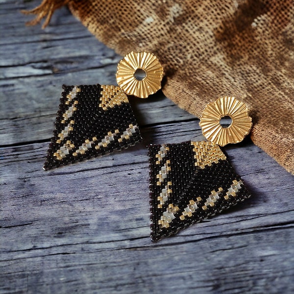 Boucles d’oreilles ” Chuva Dourada ” perles Miyuki noir, or, argenté, tissage de perles forme géométrique, acier doré, cadeau femme