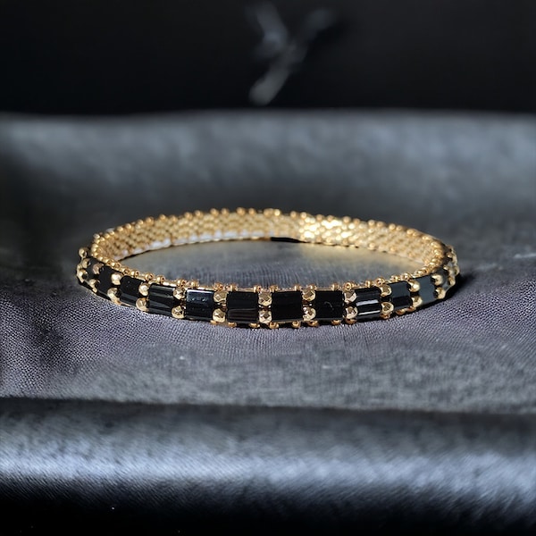 Bracelet bangle ” So Chic ” tissé perles Tila Miyuki Jet et rocaille Miyuki Gold, cadeau femme