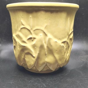 McCoy Calla Lily Yellow 5 3/4 inch Jardiniere