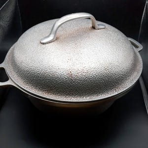 Silver Seal Dutch Oven, 10 inch Round Roaster, Hammered Aluminum Lidded Roaster