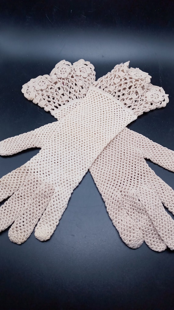 Off White Crocheted Floral Lace Cuff Ladies Gloves