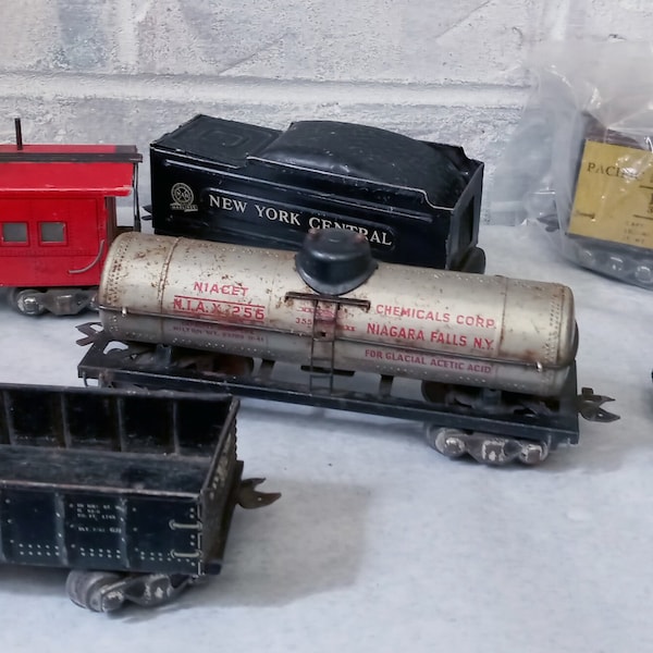 1940s Marx Tin Toy Train with Transformer and Lionel O Gauge Track, Condition Issues, Lights Up