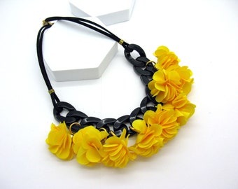 Cheerful yellow black flower necklace, huge plastic curb chain with fabric flowers, statement link chain, oversized, super chunky