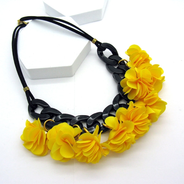 Cheerful yellow black flower necklace, huge plastic curb chain with fabric flowers, statement link chain, oversized, super chunky
