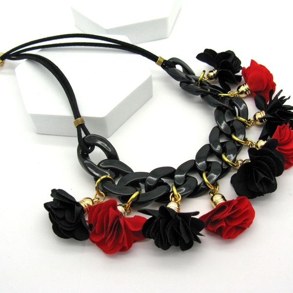 Cheerful red black flower necklace, huge plastic curb chain with fabric flowers, statement link chain, oversized, super chunky