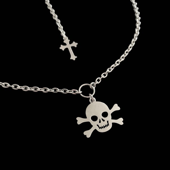 Sᴋ𝔲𝔩𝔩༻ Stainless Steel Necklace W Silver Skull Pendant