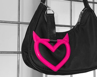 D𝔢𝔳𝔦𝔩 𝔥𝔢𝔞𝔯𝔱 ᴋ𝔢𝔶𝔠𝔥𝔞𝔦𝔫†༻ Hot Pink Horned Heart Bag