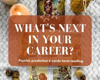 Może przedstawiać: Odczyt kart tarota z tekstem "What's next in your career? Psychic prediction 6 cards tarot reading." Karty rozłożone są na białym, puszystym podłożu ze świecami i innymi ozdobami.