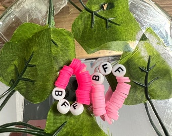 Light and dark pink ‘BFF’ rings