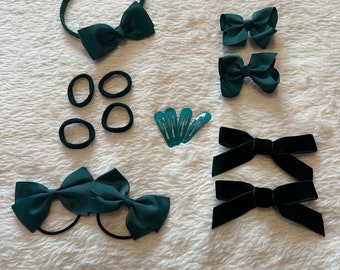 Accesorios para el cabello escolares verdes.