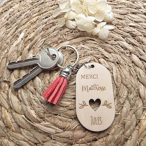 Porte-clé personnalisé fin d’année – Cadeau pour maîtresse, nounou, ATSEM – Avec prénom et pompon au choix