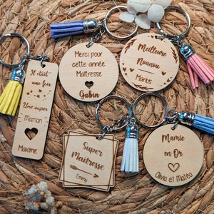 Personalized wooden key ring, 5 Models available (End of year gift, Nanny, Mistress, Atsem, Grandma, Godmother, Mom...)