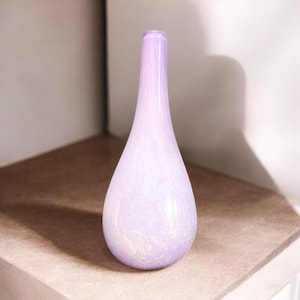 Vintage Glass Hand Blown bulb Vase, Light Purple , Lavender .  Vintage Homeware. Retro Interiors.