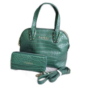 Bolso de mano y billetera NWOT Bebe con estampado de cocodrilo en relieve verde esmeralda