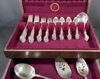 68 pc set Oneida Community Affection Silverplate flatware w/Naken box