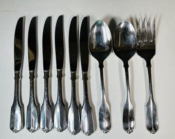 thumbnail interactive-video image 1 of Royal Flute By Oneida Community Stainless Steel Flatware – Used Place Setting Pieces (Knife, Fork, Spoon, Serving Set) 1 of 4
