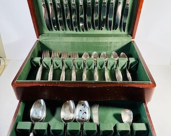 67 pc Community Silver Flower Silverplate Flatware w/Chest