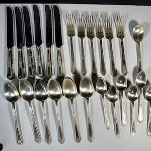 25 pc International Holmes & Edwards Romance Silverplate Flatware