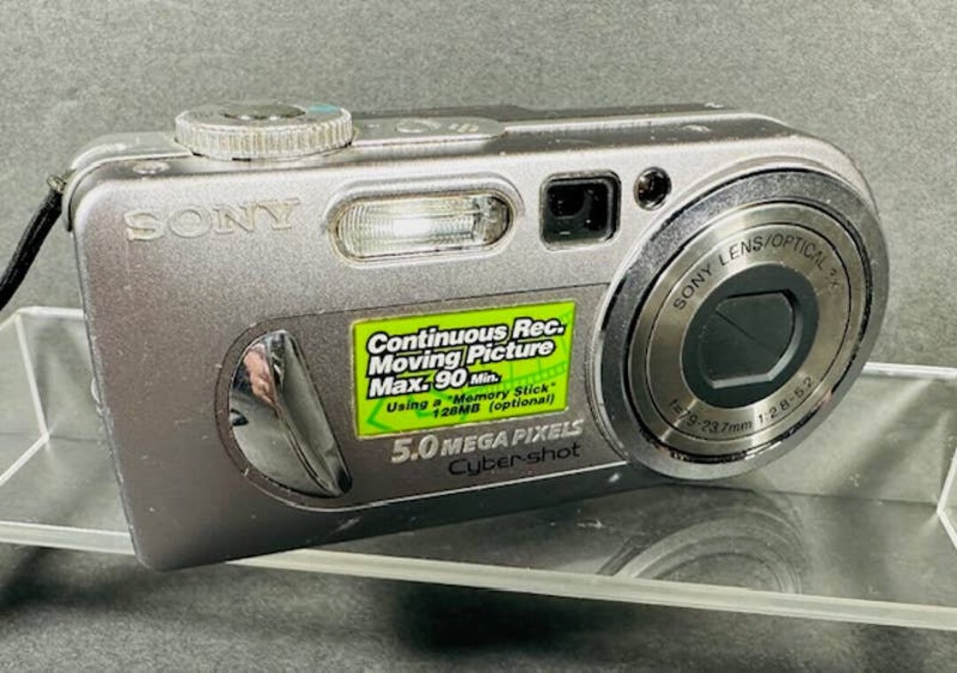 Sony Cyber Shot DSCP10 5.0 MP Smart Compact Digital Camera Not Tested