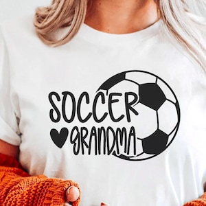 Calcio della nonna Svg Png, cuore di calcio in formato Svg, tifoso della nonna, maglietta della nonna da calcio in formato Svg, pallone da calcio della nonna in formato Svg