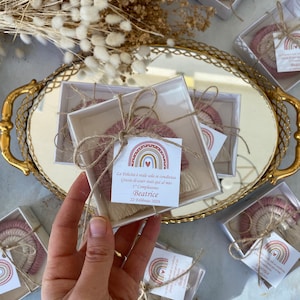 Boxed Makramee Regenbogen Keychain Taufgeschenk, personalisiertes Gastgeschenk, erste Geburtstagsfeier, Regenbogen Geschenkidee, Neugeborenen Baby Geschenk
