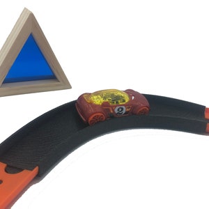 90 degree turn for Hot Wheels