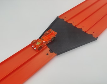 1 x 4-way to 2-way Hot Wheels compatible crossover