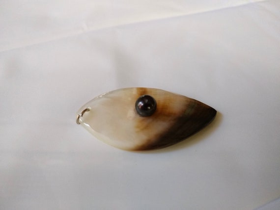 Beautiful Mother of Pearl Teardrop Pendant for a … - image 3