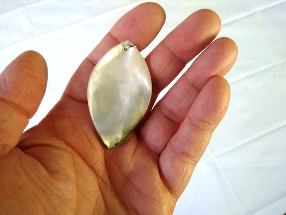 Beautiful Mother of Pearl Teardrop Pendant for a … - image 7
