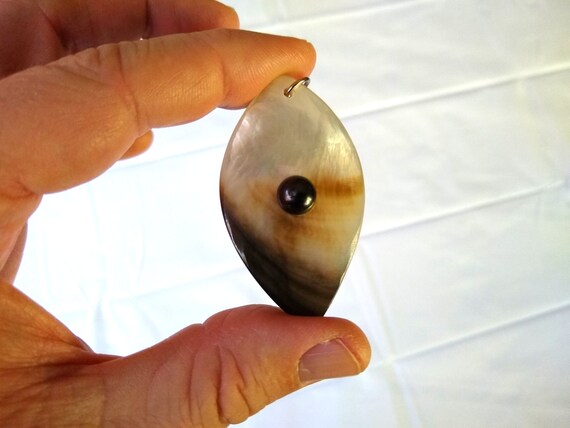 Beautiful Mother of Pearl Teardrop Pendant for a … - image 5