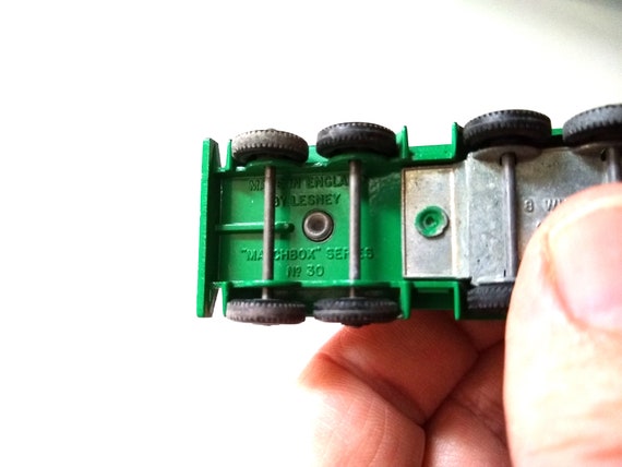 MATCHBOX - 30 - 6 Wheel Crane Truck - Roues argentées - En boite
