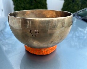 Hand Hammered  Healing Meditation Bell Full Moon Singing bowl from Nepal 7"