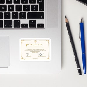 Certificat de diplôme en droit de la pègre de la mythologie grecque Sticker | Autocollants Lore Olympus | Thétis, déesse de la loi | Hadès, roi des enfers
