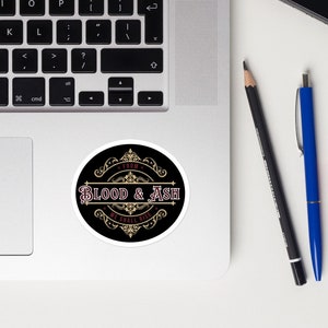 du sang et des cendres nous nous élèverons Sticker | de sang et de cendres | Poppy et Hawke | Papeterie et articles de merchandising Booktok | Cadeaux pour les amoureux de la FBAA