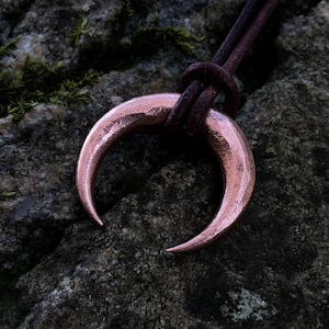 Handgesmede koperen maanhanger | Maanketting | Boho-sieraden | Spiritueel amulet | Handgemaakte koperen sieraden