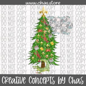 Puede incluir: Una ilustraci&oacute;n de un &aacute;rbol de Navidad verde con flores de lis doradas, cangrejos rojos, camarones y peque&ntilde;as ollas como adornos. Un caim&aacute;n verde se sit&uacute;a en la base del &aacute;rbol. La imagen incluye el texto www.chas.store y Custom Design.