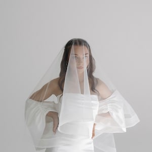 Horsehair Veil, Horsehair edge, flowy fingertip veil with horsehair trim, flowy structured veil with blusher