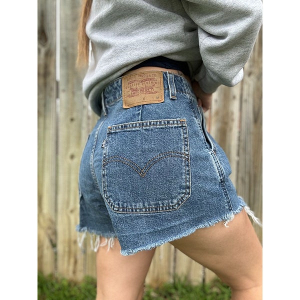 Vintage 98' Levi's Medium Wash Cut Off Raw Hem Denim Jean Shorts Size 10