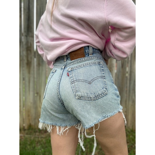 Vintage 90's Levi's 531 Light Wash Cut Off Raw Hem Denim Jean Shorts Size 34