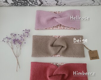 May include: Three headbands in shades of pink, beige, and red-pink, each with a twisted knot design. The headbands are labeled "Hellrose", "Beige", and "Himbeere". The interior fabric features a floral pattern.