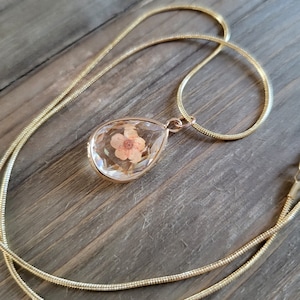 Dainty Peach Blossom Pressed Flower Necklace- 18k Gold Dried Pink Flower Handmade Orange Succulent Flower Resin Crystal Flower Necklace